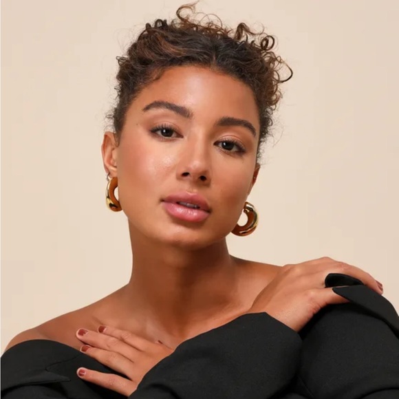 NWT Anthropologie Chunky Gold Hoops - Picture 5 of 5